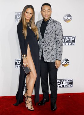 şarkıcı-söz yazarı John Legend ve modeli Chrissy Teigen 2016, Amerikan Müzik Ödülleri Los Angeles, ABD Microsoft Theater 20 Kasım 2016 düzenlenen.