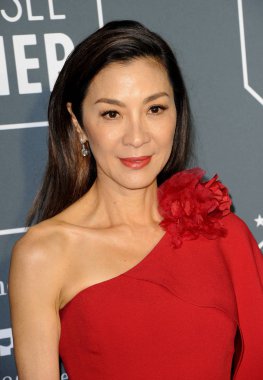 Michelle Yeoh, 24 yıllık Critics'Choice Awards Santa Monica, ABD Barker Hangar 13 Ocak 2019 düzenlenen.