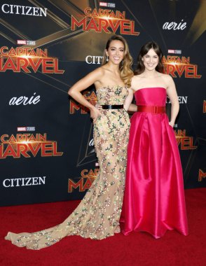 aktris Elizabeth Henstridge ve Chloe Bennet 'Kaptan Marvel' Dünya galasında 4 Mart 2019 Hollywood, ABD El Capitan tiyatroda düzenlenen.