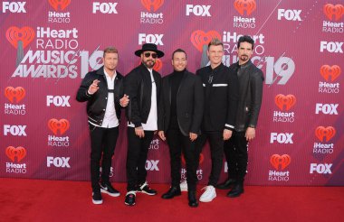 AJ Mclean, Howie Dorough, Nick Carter, Brian Littrell ve Kevin Richardson Backstreet Boys, 2019, iheartradio Müzik Ödülleri Los Angeles, ABD Microsoft Theater 14 Mart 2019 düzenlenen.