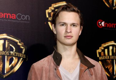 aktör Ansel Elgort at the 2019 Cinemacon-Warner Bros. resimler ' büyük resim ' sunum Caesars Palace Las Vegas 'ta düzenlenen, Nisan 'da ABD 2, 2019.