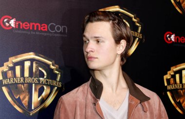 aktör Ansel Elgort at the 2019 Cinemacon-Warner Bros. resimler ' büyük resim ' sunum Caesars Palace Las Vegas 'ta düzenlenen, Nisan 'da ABD 2, 2019.