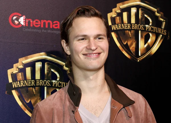 aktör Ansel Elgort at the 2019 Cinemacon-Warner Bros. resimler ' büyük resim ' sunum Caesars Palace Las Vegas 'ta düzenlenen, Nisan 'da ABD 2, 2019.