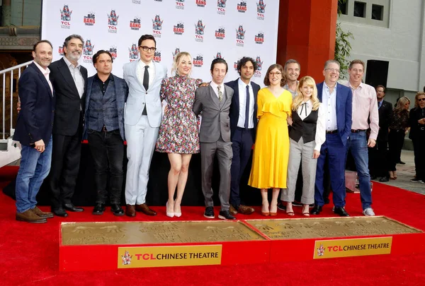 Chuck Lorre, Johnny Galecki, Jim Parsons, Kaley Cuoco, Simon Helberg, Kunal Nayyar, Mayim Bialik, Melissa Rauch —  Fotos de Stock