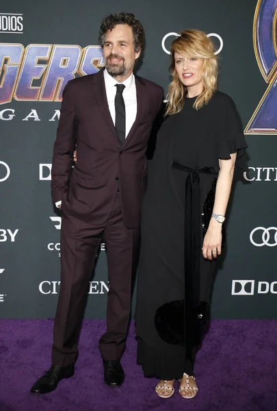 Mark Rüffalo Und Sunrise Coigney Bei Der Weltpremiere Von Avengers — Stockfoto