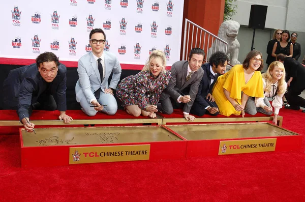 Johnny Galecki Jim Parsons Kaley Cuoco Simon Helberg Kunal Nayyar — Stok fotoğraf