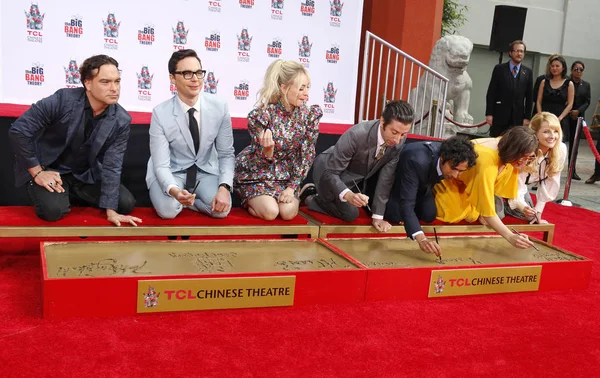 Johnny Galecki Jim Parsons Kaley Cuoco Simon Helberg Kunal Nayyar — Stok fotoğraf