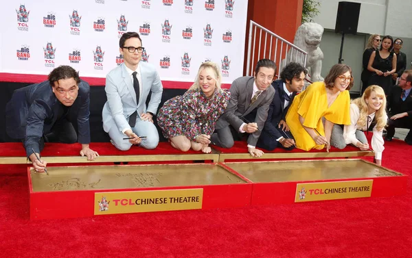 Johnny Galecki Jim Parsons Kaley Cuoco Simon Helberg Kunal Nayyar — Stok fotoğraf