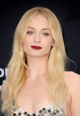 aktris Sophie Turner, Amazon Prime Video'nun 'Chasing Happiness' adlı filminin galasında Westwood, ABD'deki Regency Bruin Tiyatrosu'nda 3 Haziran 2019 tarihinde gerçekleştirildi..