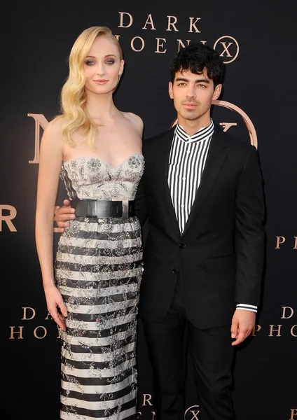 Sophie Turner Joe Jonas Los Angeles Premiera Dark Phoenix Odbyło — Zdjęcie stockowe