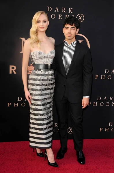 Sophie Turner Joe Jonas Los Angeles Premiéře Dark Phoenix Pořádaných — Stock fotografie