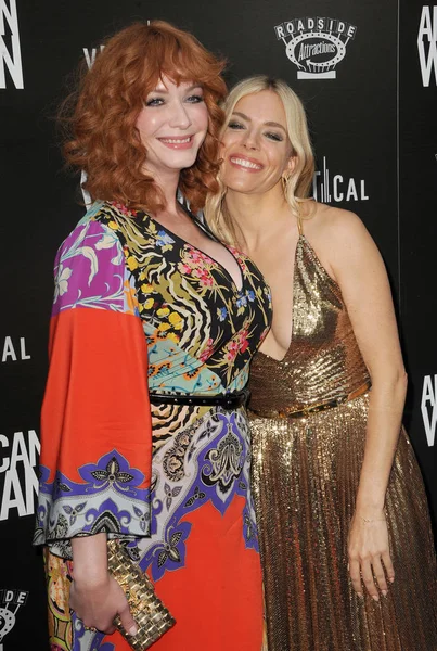 女演员西耶娜 米勒和克里斯蒂娜 亨德里克斯在洛杉矶首映的 美国女人 在好莱坞 美国于2019年6月5日在好莱坞的Arclight电影院举行 — 图库照片
