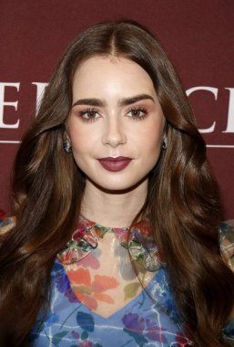 aktris Lily Collins ' Les Miserables ' fotoğraf çağrısı Hollywood 'da Linwood Dunn Tiyatrosu 'nda düzenlenen, Haziran 'da ABD 8, 2019.
