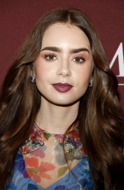 aktris Lily Collins ' Les Miserables ' fotoğraf çağrısı Hollywood 'da Linwood Dunn Tiyatrosu 'nda düzenlenen, Haziran 'da ABD 8, 2019.