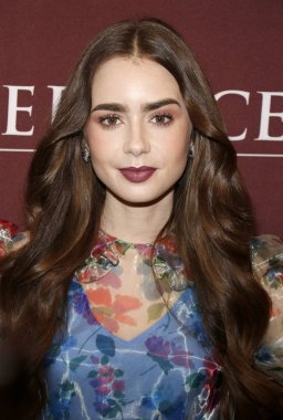aktris Lily Collins ' Les Miserables ' fotoğraf çağrısı Hollywood 'da Linwood Dunn Tiyatrosu 'nda düzenlenen, Haziran 'da ABD 8, 2019.