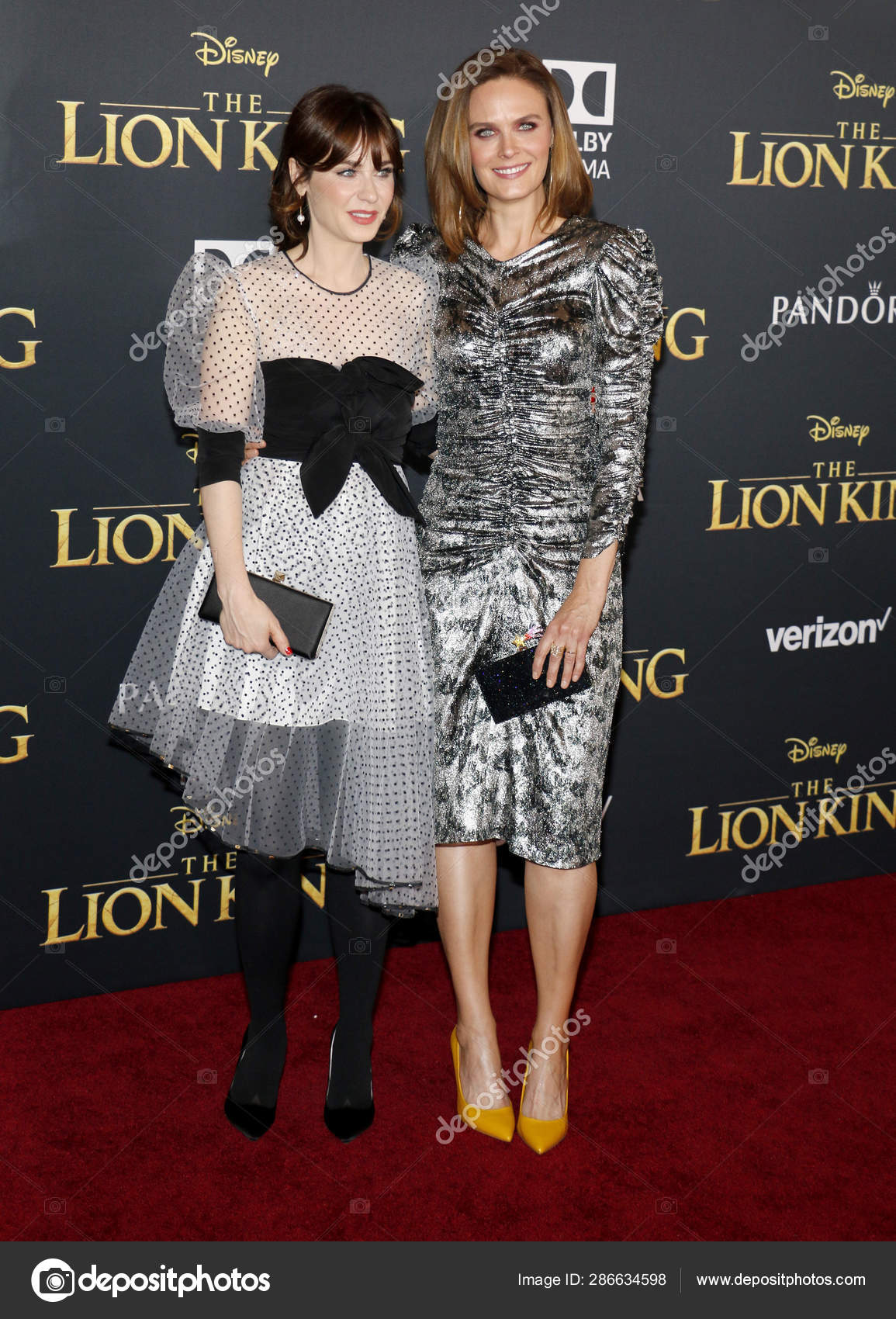 Schauspielerinnen Zooey Deschanel Und Emily Deschanel Bei Der 