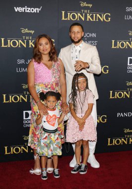 Ayesha Curry, Stephen Curry, Riley Curry ve Ryan Curry 9 Temmuz 2019'da Abd'nin Hollywood'daki Dolby Tiyatrosu'nda düzenlenen 'Aslan Kral'ın dünya prömiyerinde.