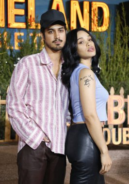 Avan Jogia ve Kleopatra Coleman