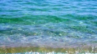 Kıyıda deniz hareketinin yakın çekim