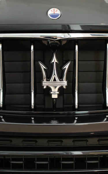 Logo Maserati Avant Voiture Plan Rapproché Vertical — Photo