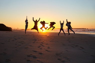 atlama arkadaşlar siluetler