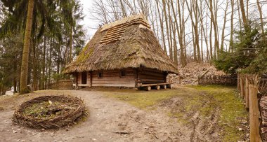Eski bir etnik yapı.