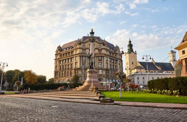 Şehir merkezindeki anıt