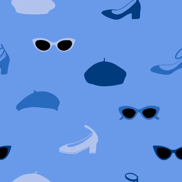 Handgezeichnetes nahtloses Muster mit Sonnenbrille, Schuhen und Baskenmützen auf blauem Hintergrund. — Stockvektor