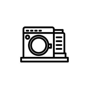 Çamaşır makinesi simgesi, siyah çizgi sanatında, temiz beyaz bir arkaplan karşısında, çamaşırhane ve cihazlarla ilgili tasarımlar için mükemmel minimalist estetik sunuyor..