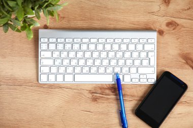 iş smartphone ile kalem klavye