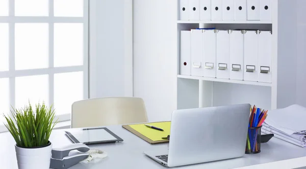 Werkruimte presentatie mockup, Desktop computer en office supplies op marmeren Bureau — Stockfoto