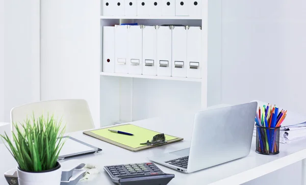 Workspace presentation mockup, Desktop computer and office supplies on marble desk — Stock Photo, Image