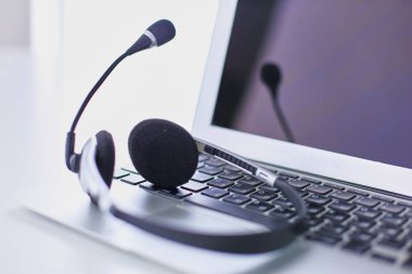 İletişim destek, çağrı merkezi ve müşteri hizmet yardım de