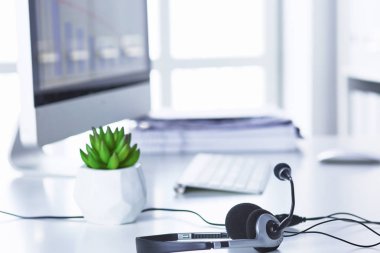 Giysi tasarımcısı masaüstünde Retro dikiş makinesi