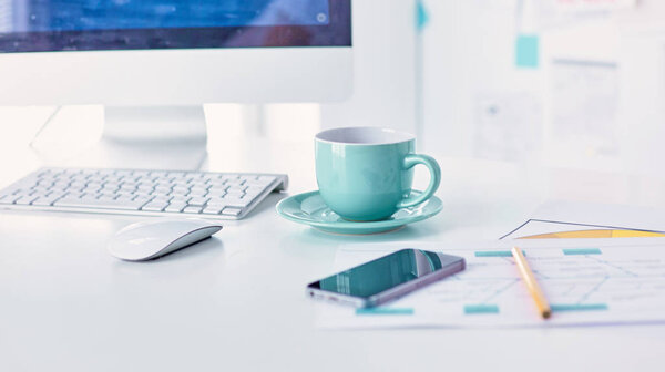 Чашка кофе на рабочем столе
