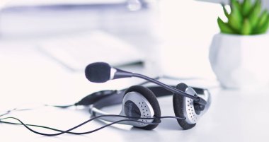 Giysi tasarımcısı masaüstünde Retro dikiş makinesi