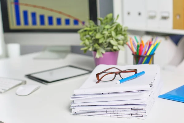 Área de trabalho, documentos na mesa do escritório — Fotografia de Stock