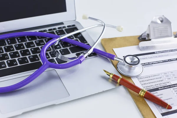 Local de trabalho do médico no escritório — Fotografia de Stock