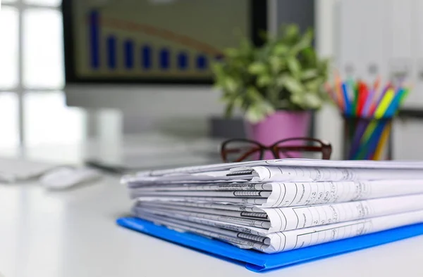 Desktop, documenten in de werkruimte op office tafel — Stockfoto