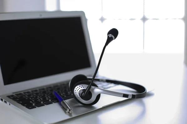 El soporte de comunicación, el centro de llamadas y el servicio al cliente — Foto de Stock
