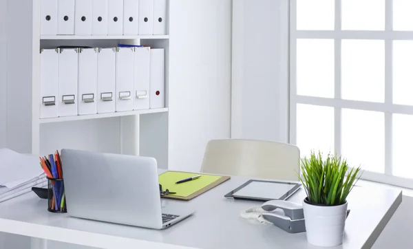 Escritorio de espacio de trabajo, documentos en la mesa de la oficina —  Fotos de Stock