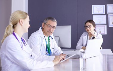 Doktorlar sağlık tartışma toplantı odasına sahip