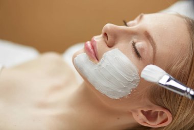 insanlar, güzellik, kozmetik ve tedavi genel kavram - in yakın