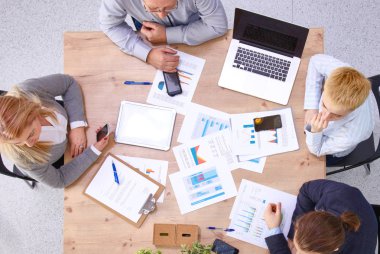 iş toplantısı - iş arkadaşları ile tartışmaya Müdürü