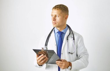 Office grafik tablet ile çalışan genç kadın