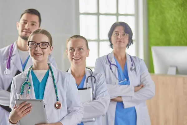 Grupa pracowników medycznych portret w szpitalu — Zdjęcie stockowe