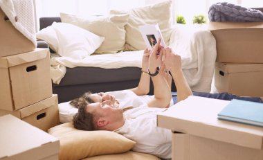 Genç Vietnamlı aile aile albümü ile seyir