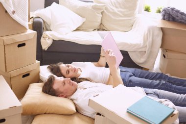 Genç Vietnamlı aile aile albümü ile seyir