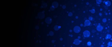 Geniş, soyut, derin, gece yarısı mavisi, sol tarafta koyu siyaha dönüşüyor. Sağ üst üste binen ve değişen dairesel bokeh ışık elementleri parlak ve koyu mavi tonlarda