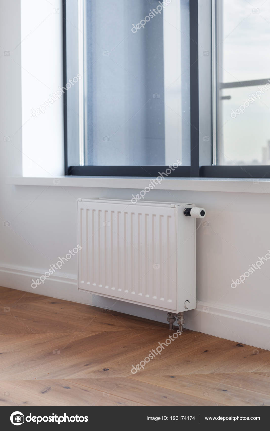 Weiße Von Heizkörper Mit Einsteller Der Erwärmung Wohnzimmer Mit ... Weiße Von Heizkörper Mit Einsteller Der Erwärmung Wohnzimmer Mit ...